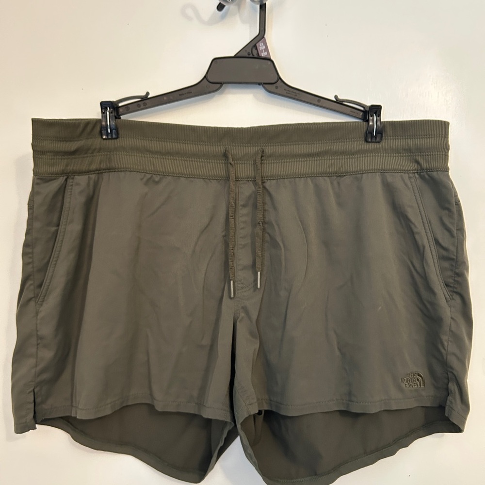 The North Face Green Athletic Shorts Lightweight Stretch